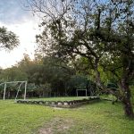 Campinho de grama: Usado para lazer e futebol dos estudantes
